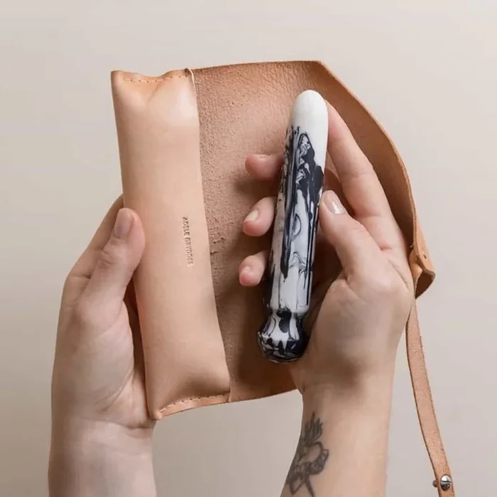 Adele Brydges Diletto Noir & Pochette Cuir