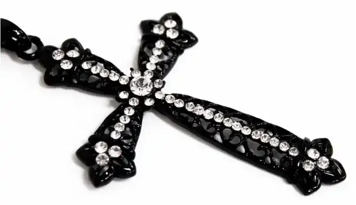 Anhänger – Kreuz mit Steinen