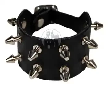 Armband mit Killernieten