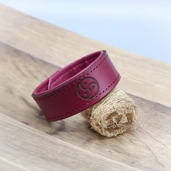 Armband – Triskele magenta schmal – penumbra
