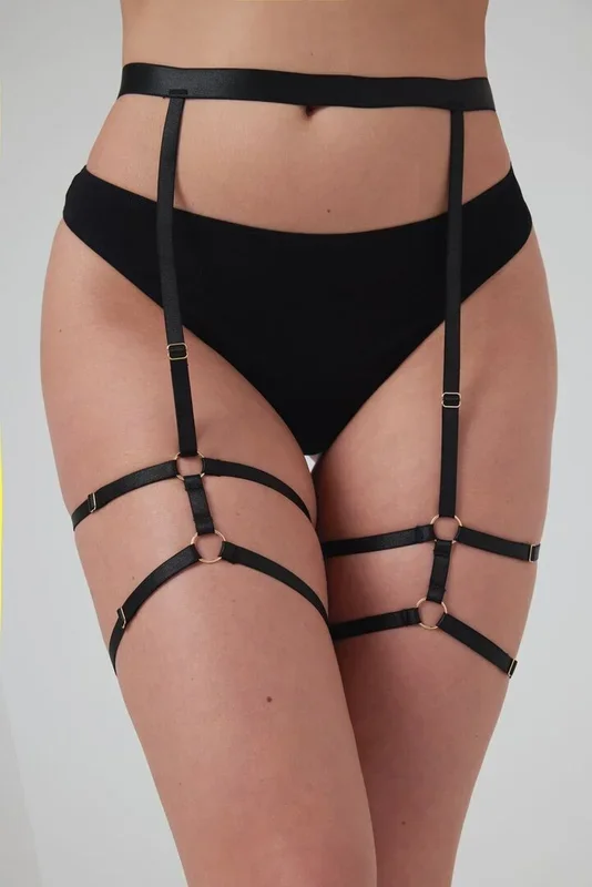 Christine – Strappy Strumpfhalter Blushing – Schwarz