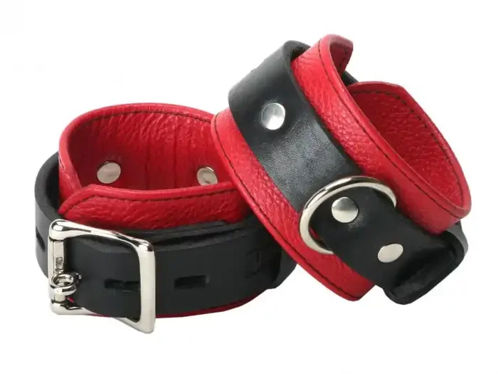 Deluxe ‘Black and Red‘ Lederhandfesseln