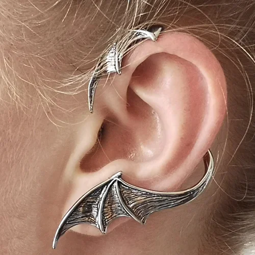 Designer-Ohrring ‚Fledermausflügel‘ links