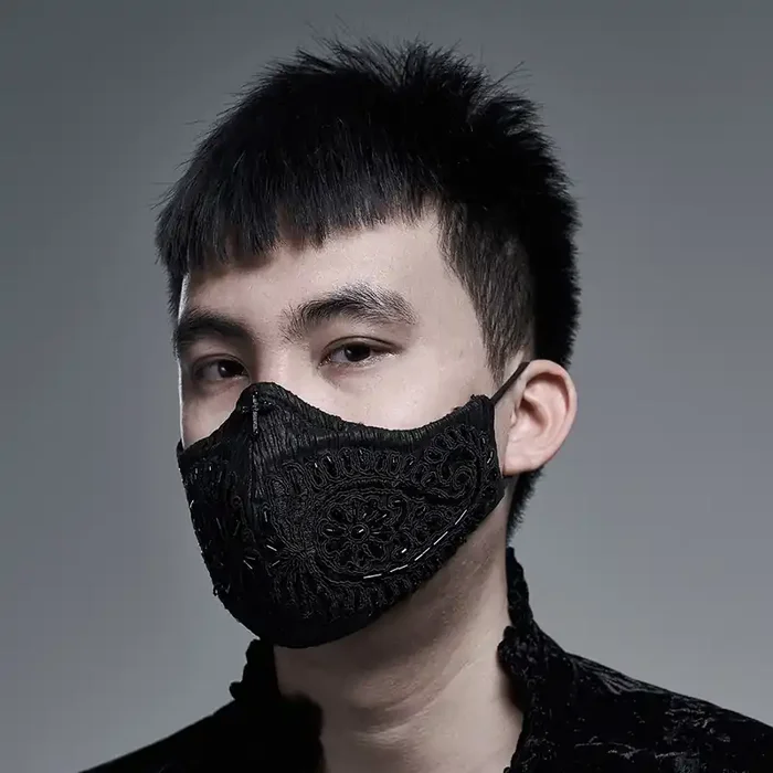 Gothic-Gesichtsmaske mit feiner Perlenstickerei