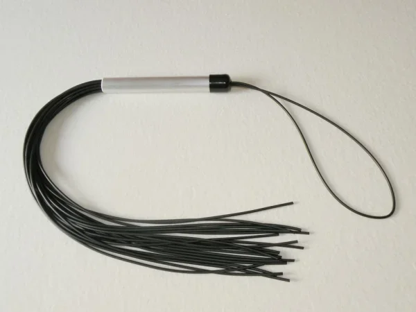 Gummipeitsche mit Metallgriff ‚Monster‘