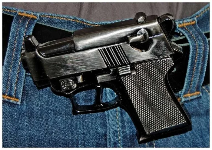 Gürtelschnalle – Waffe