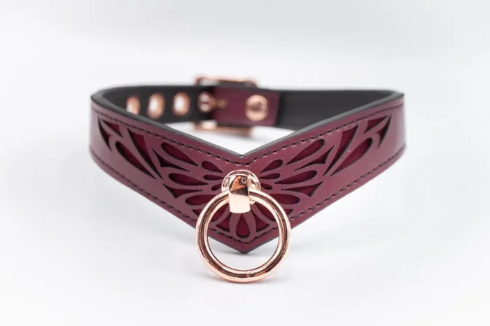 Halsband „incision No. 8“ – vegan burgunder – penumbra