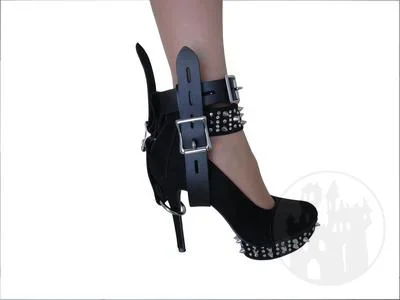 High Heels Fussfessel -High Heels have no chance-