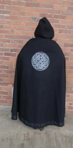 Hochmittelalter Umhang mit Motiv auf dem Rücken