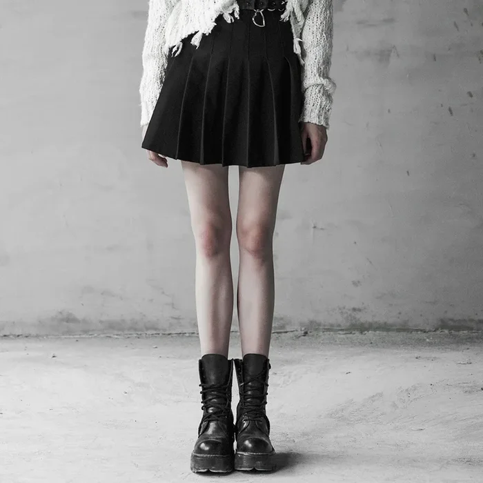 Klassischer schwarzer Plissee-Minirock im Gothic-Stil