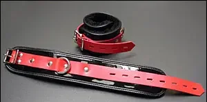 Lackleder Handgelenkfesseln