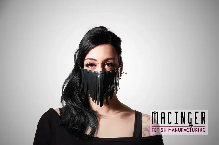 Latex Cyber-Halbmaske – Tribal – MACINGER