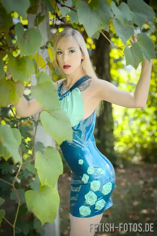 Latexkleid Aiola – Macinger