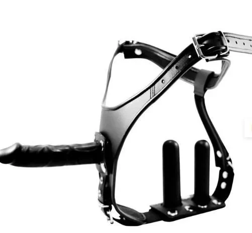 Leder Latex dreifach Strap On Umschnalldildo mit einem Dildo und zwei Analplugs