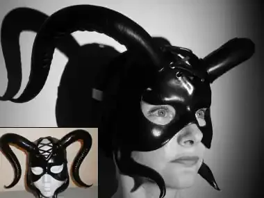 Leder Maske – mit langen gebogenen Hörnern