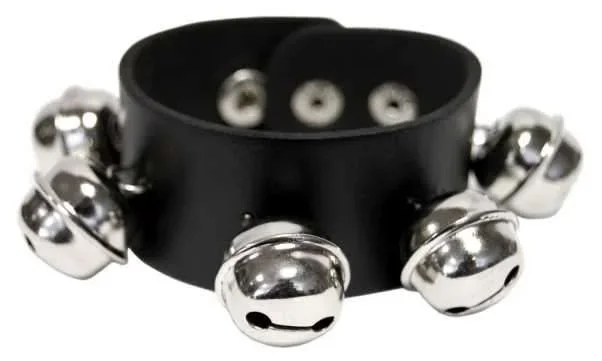 Lederarmband mit Glockennieten