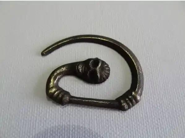 Metallspange Totenkopf