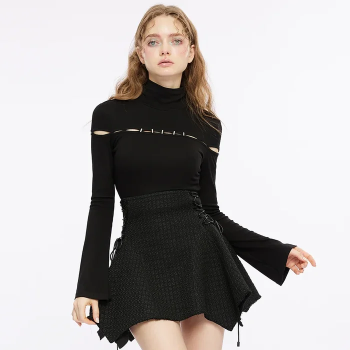 Nu-Goth Turtleneck Top mit Cut-outs und Metall-Details