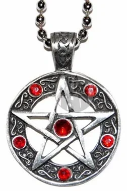 Pentagramm mit roten Steinen