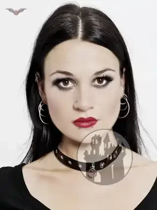 Rundnietenhalsband mit Ring