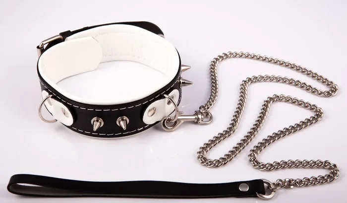 Sklavenhalsband mit Leine