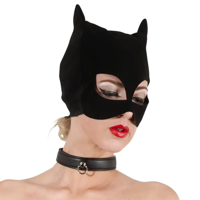 velvety cat mask in black
